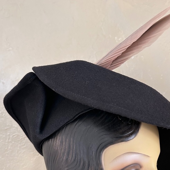 IMPRESSIVE 1940s\' BLACK FELT FOLDED WIDE BRIM HAT + FEATHER + DOTTED VEIL main image 8